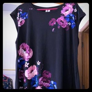 Super cute Elle top!